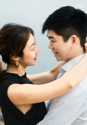 Collage of playful and romantic couple moments by the sea, Lei Yue Mun Hong Kong pre-wedding photo 3